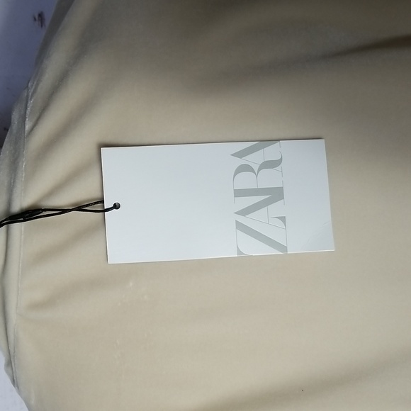 Zara Relaxed Cropped Top - Picture 8 of 13